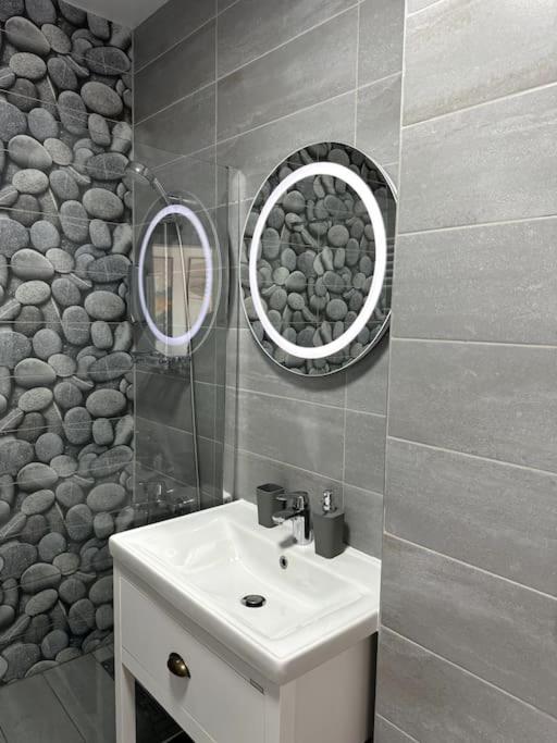 Seville Studio Cu Terasa & Vedere La Munte Braşov Extérieur photo